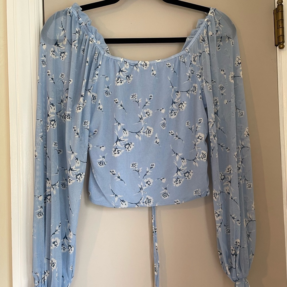 Trendy Ruched Crop Top - Picture 2 of 5